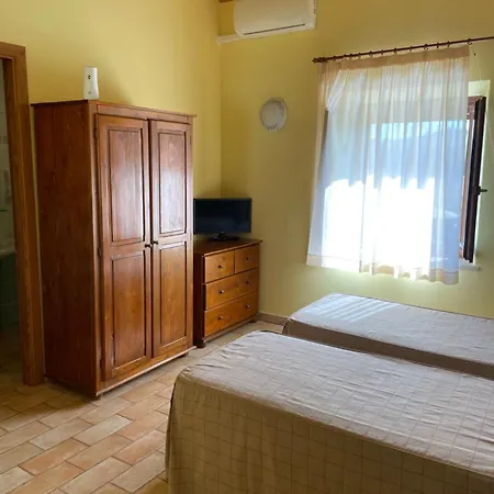 农家乐 Taverna Dei Guelfi 西尼加利亚